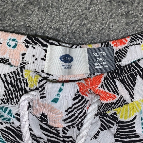 Floral Jegging shorts. - Picture 2 of 2